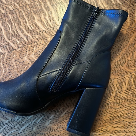 A New Day Heeled Boot Size: 7.5 - Picture 4 of 7